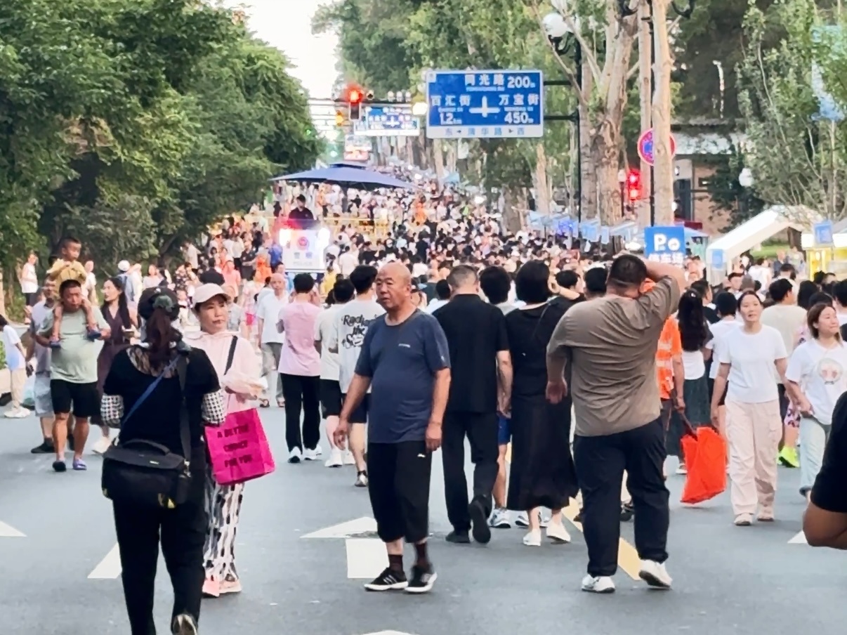 松花江畔涌新潮 | 夏夜老街涌人潮 文商旅相融激活城市消费新活力